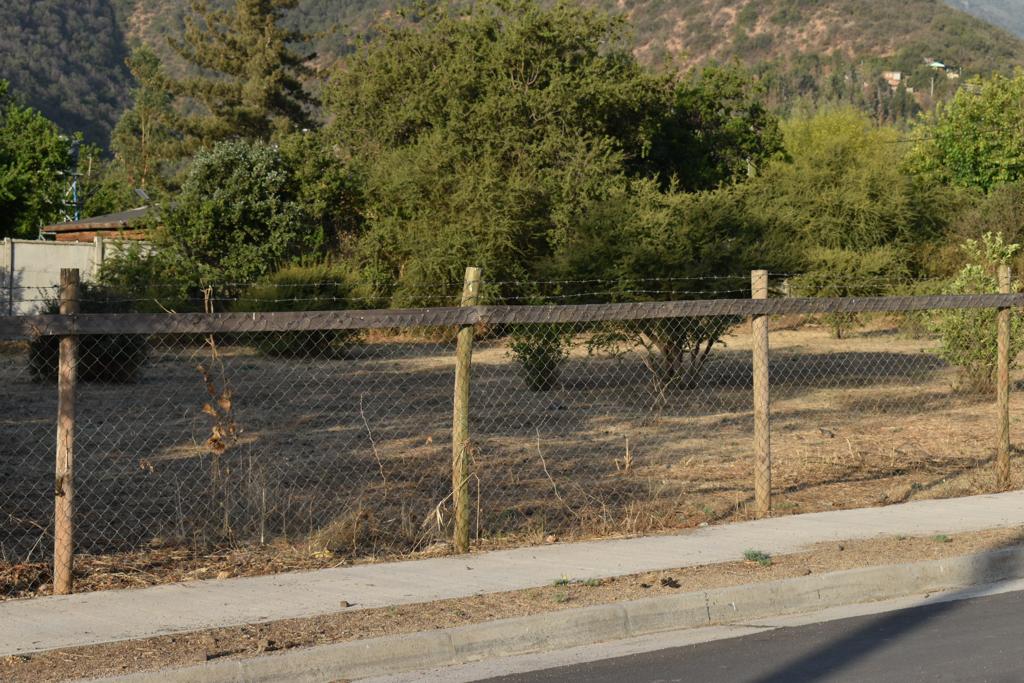 Terreno esquina 1.300 M2 en venta. Zona urbana en Olmué