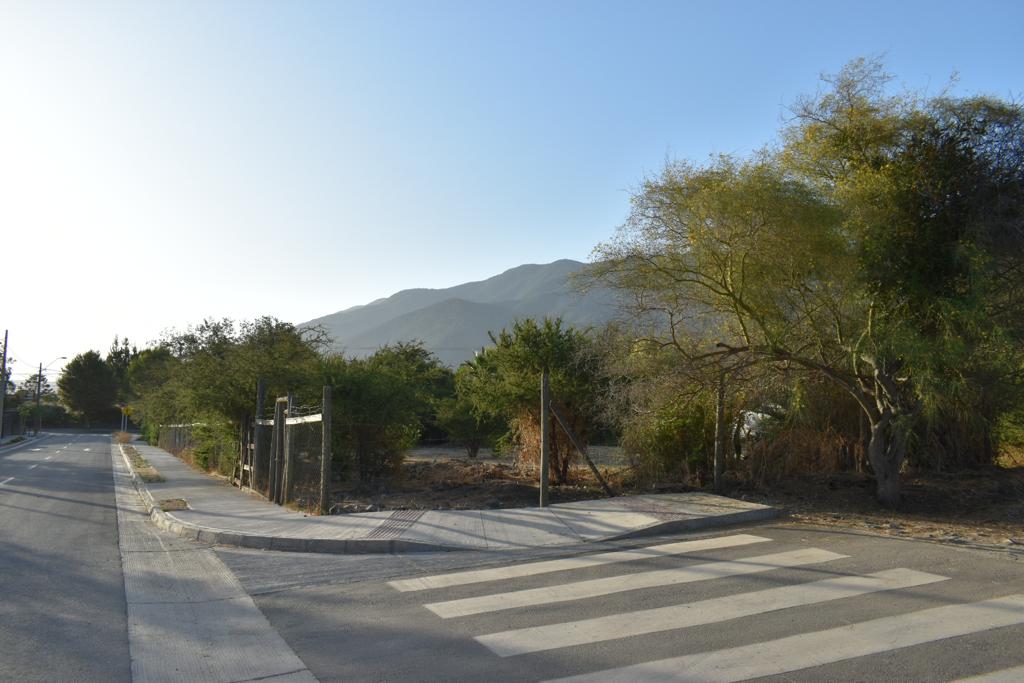 Terreno esquina 1.300 M2 en venta. Zona urbana en Olmué