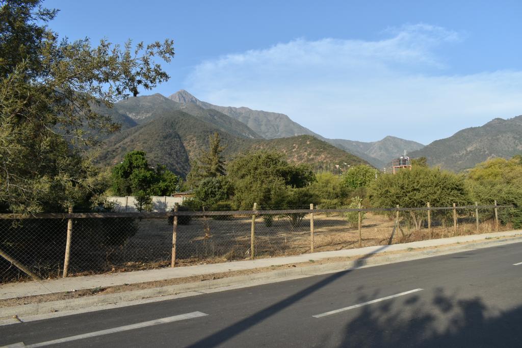 Terreno esquina 1.300 M2 en venta. Zona urbana en Olmué