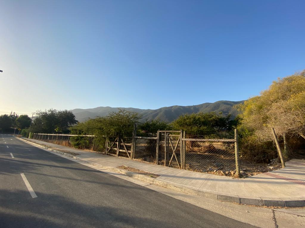 Terreno esquina 1.300 M2 en venta. Zona urbana en Olmué