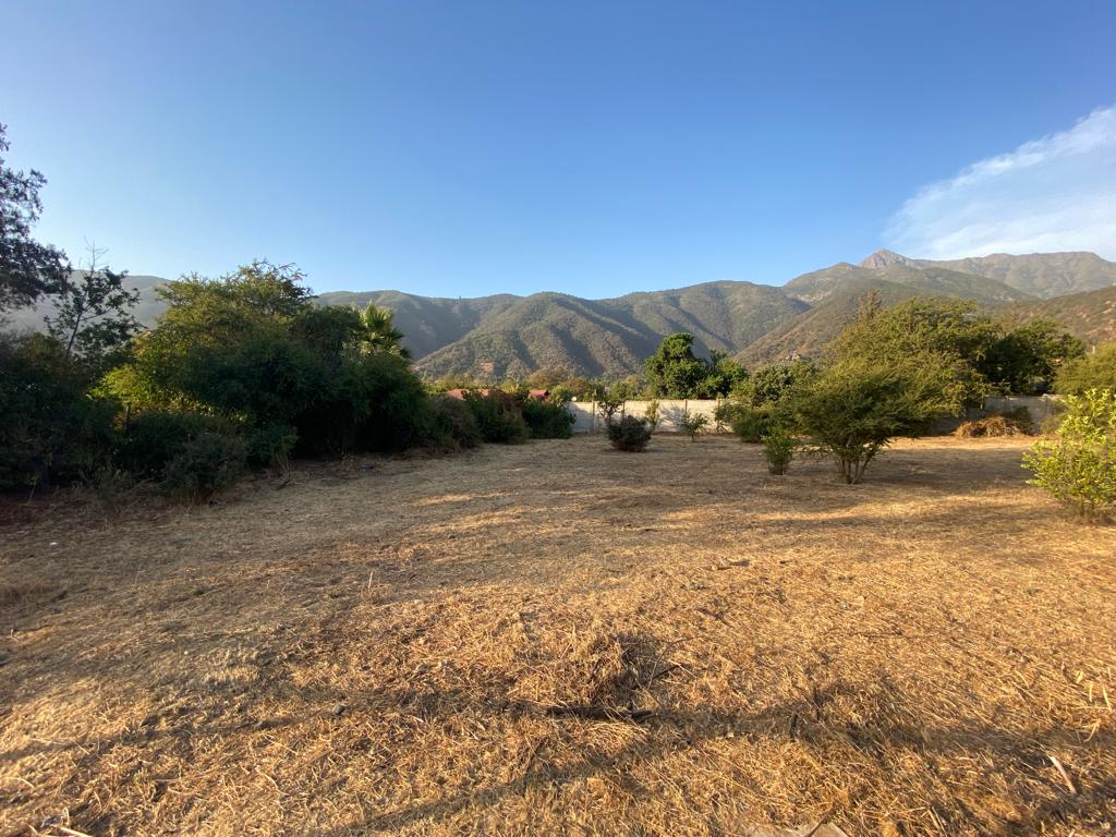 Terreno esquina 1.300 M2 en venta. Zona urbana en Olmué