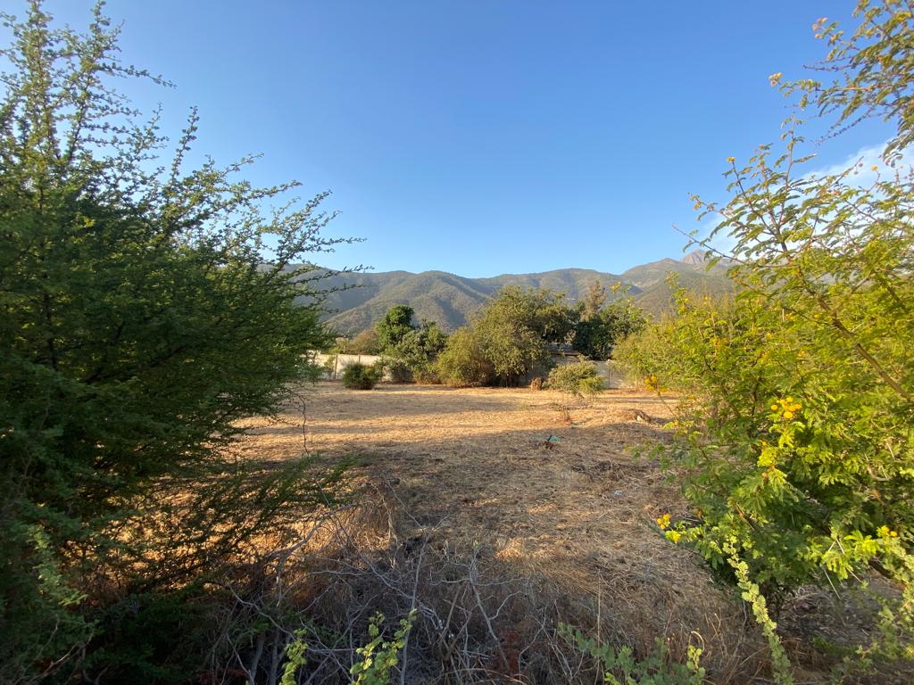 Terreno esquina 1.300 M2 en venta. Zona urbana en Olmué