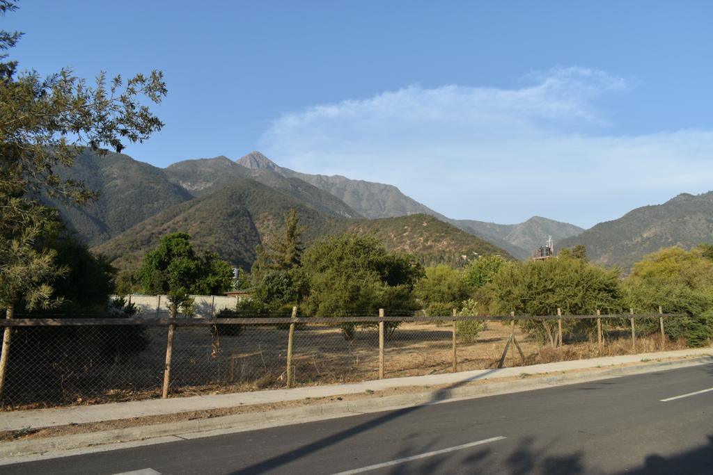 Terreno esquina 1.300 M2 en venta. Zona urbana en Olmué